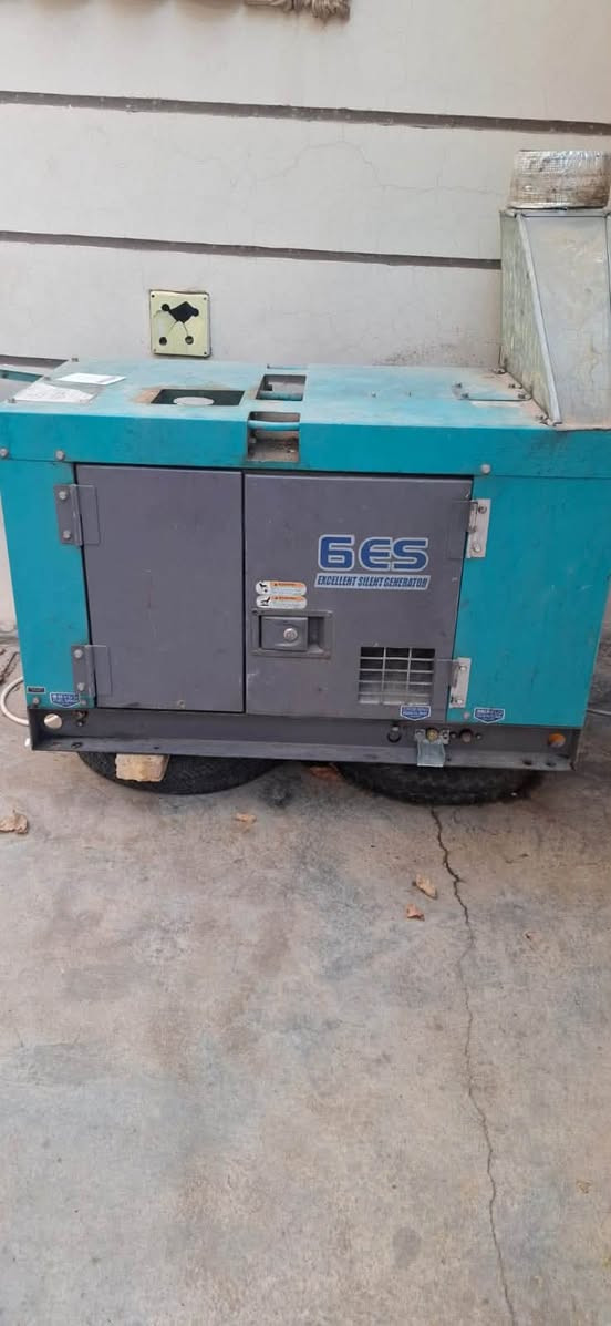 المواصفات ا:
الماركة: Denyo Co., Ltd. (ياباني أصلي).
 القدرة الإنتاجية (Rated Output): 15 kVA.
 عدد البستونات: 3 بستون.
 التيار: 48 أمبير / 220 فولت (سنجل فيز).
 التردد: 60 هرتز.
 نوع المحرك: D905 (اقتصادي جداً بالديزل).
 الحالة: نظيف جداً وبحالة ممتازة وجاهز للتشغيل مباشرة (كما في الصور).
السعر المطلوب:
 السعر: 25 ورقة 
 للاتصال أو الاستفسار:***********
