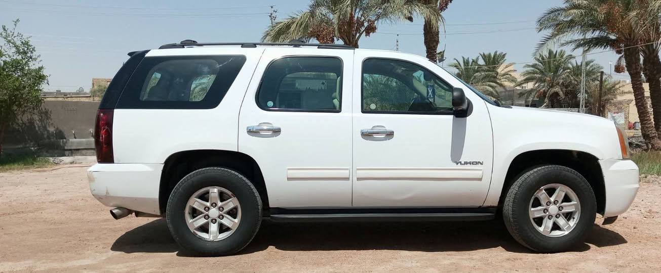 السلام عليكم للبيع جمسي يوكن ابتر 2011 خليجي بيها تبديل جاملق جهة السائق والباقي مكفول سياره خير من الله نضيفه جدا باقي التفاصيل اتصل على الرقم ***********
