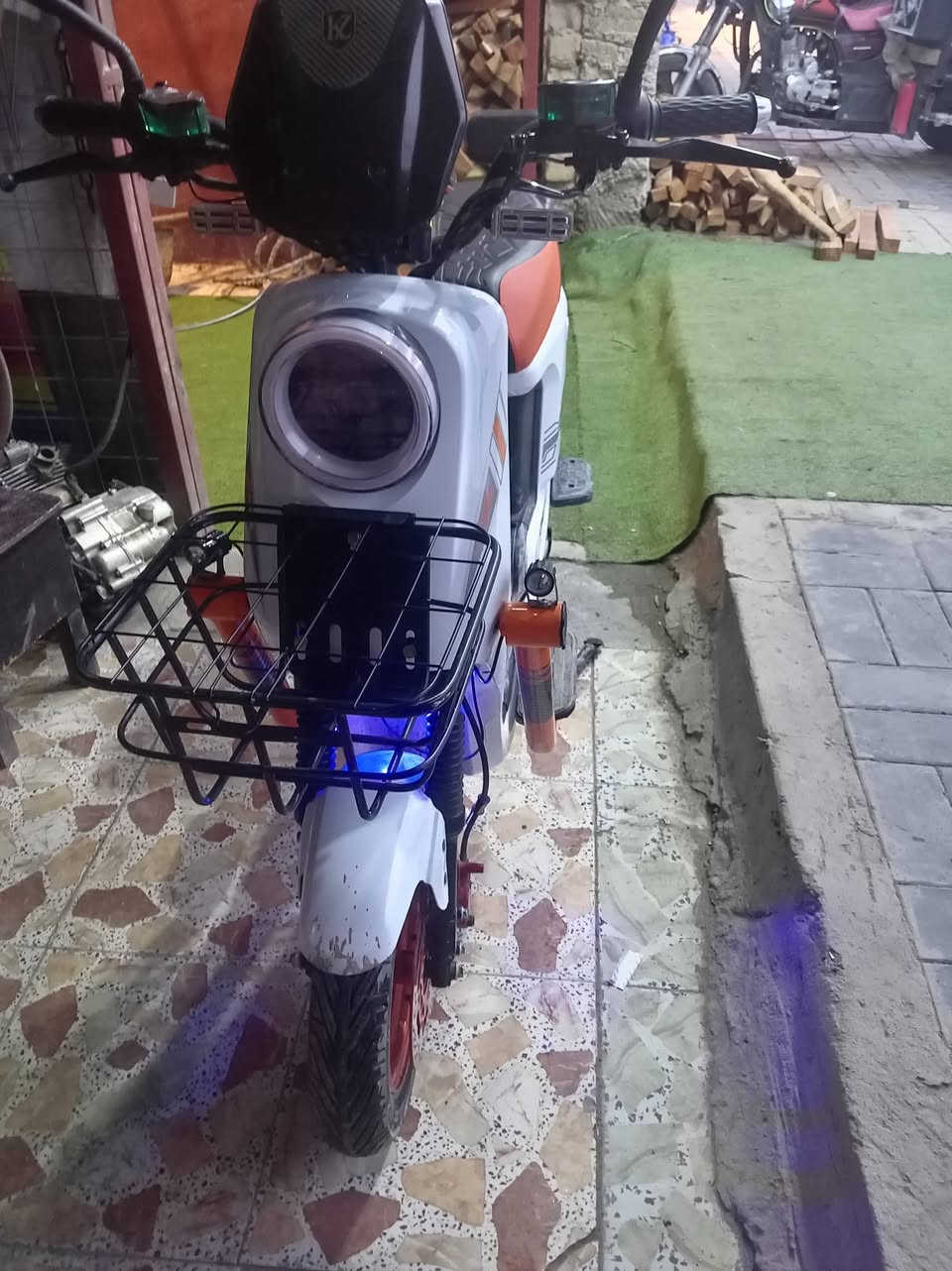 سلام عليكم دراجه شحن البيع الموديل 2024 بصمه السعر 550 العنوان المحمودية ناحية الرشيد ***********
