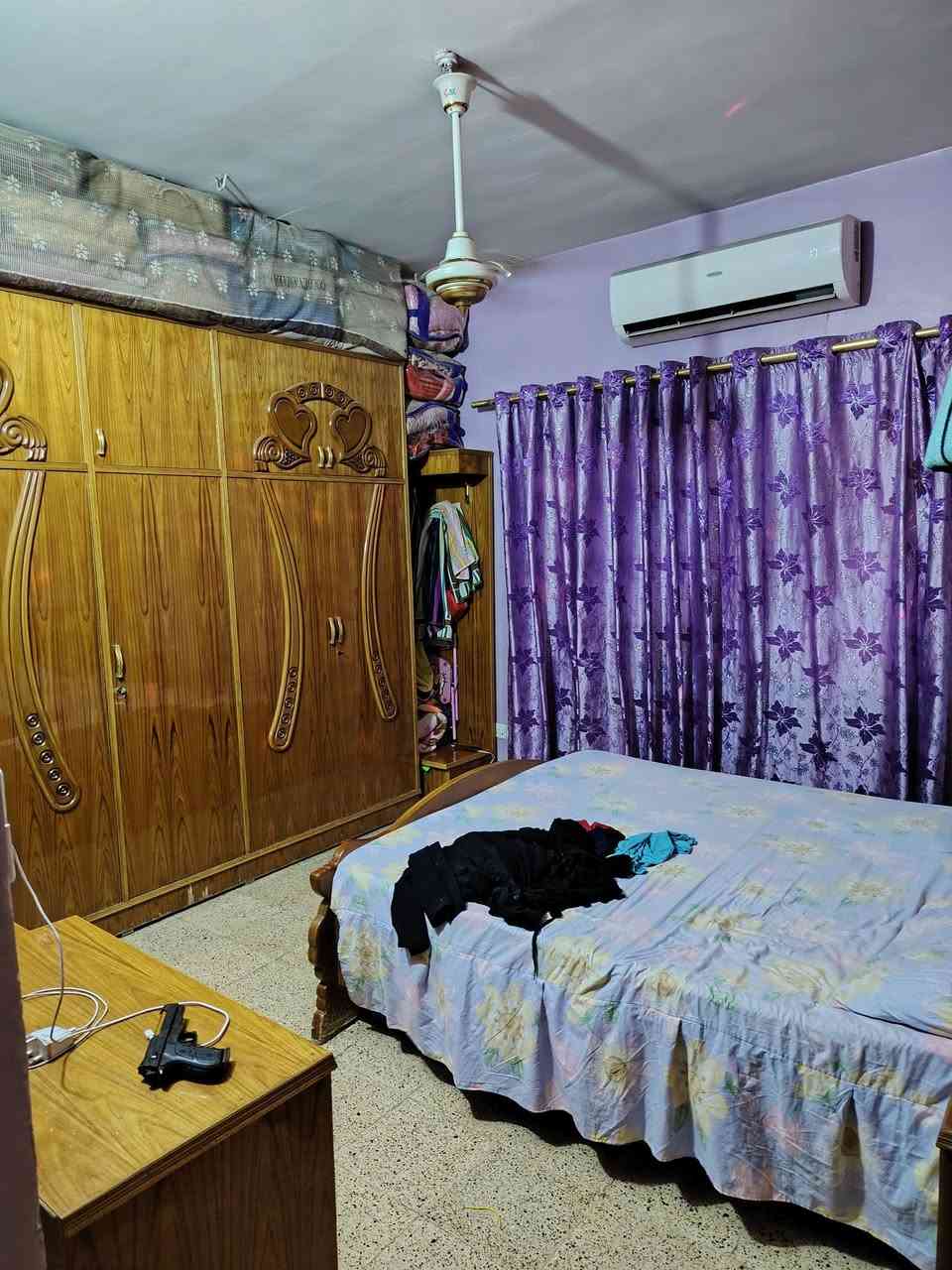 بيت في الزعفرانية منطقة الوليد قرب مدرسة اعدادية المروج للبيع طابو صرف جاهز للسكن
المساحة ٢٩٤ متر بناء مسلح طابقين يحتوي على الارضي استقبال وغرفتين وهول  مطبخ وخدمات والثاني استقبال وهول ومطبخ مشترك ستوديو وثلاث غرف وخدمات الواجهة ١٢ والنزال ٢٤،٥ سعر المتر ١٢٠٠ مليون   للتواصل الاتصال على الرقم *********** و***********
