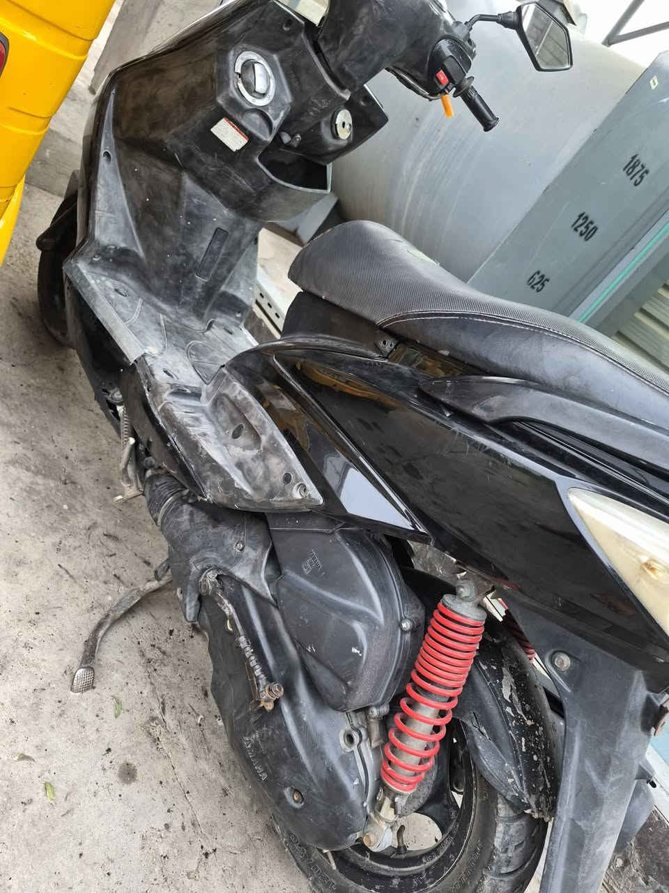 السلام عليكم سكنس فحل  نوزل مكينه ما مفتوحه سعر ٧٠٠ بيها مجال مكاني الغزالية ***********
