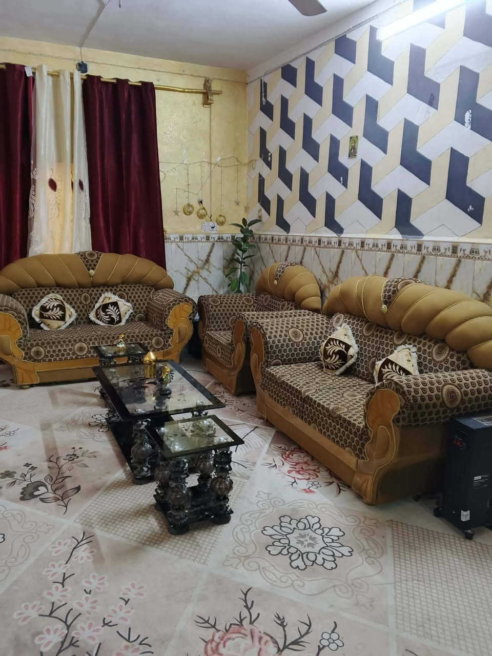 سلام عليكم تخم 7مقاعد وا طبلات 
العنوان بابل سده الهنديه منطقة العلكايه رقم الهاتف ***********
