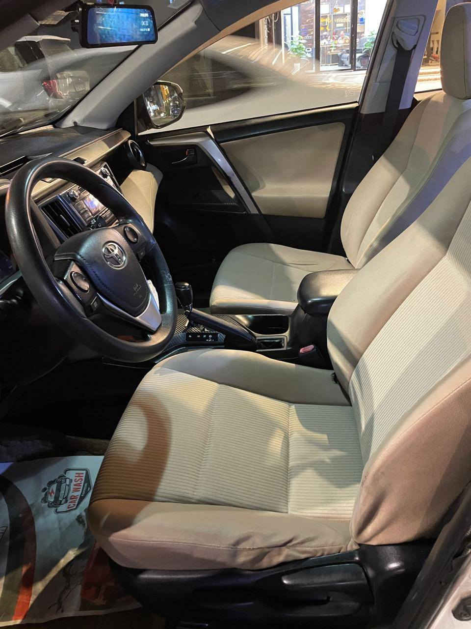 السلام عليكم ورحمة الله 
تويوتا راف فور للبيع موديل 2014 خليجي SAS
رقم بغداد انكليزي بسمي هزة جديدة 
المواصفات ساز معروفة 
ماشية 127 
مكفولة من الصبغ والبارد والتبديل
مكينة وكير وتبريد  بشرط صدر جديدو كهربائيات بشرط  اشاير بالمري تخم تايرات 
داخل لونين تحكم مقود جهتين فور ويل
مكاني حي الجهاد 
عارضها ب١٦٧ وبيها مجال بسيط 
الشراي ينصل ويدلل 
 *********** دكتور احمد
