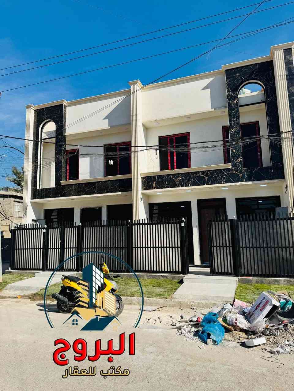 ⚜️  #للبيـــــــع في الـــــــــــدورة  ⚜️
عقارات سـكـــــــــنية عدد 4  /  بناء حديث درجة اولئ

♻️ تفاصيل : العقارات
♻️ المساحة : 50م
♻️ الواجهة :  4م     /  وتون عدد 2  الواجهة : 5.500م
♻️ طابقين : 
♻️ الملكية : طـــــــــــابو  ملك  صـــــــــــرف
♻️ موقع  مميز  وهادئ  وكافة  الخدمات  متوفرة

🔴 طابق الأول
صالة ضيوف  + مطبخ  + مناور  + صحيات عدد 1

🔴 طابق الثاني 
غرف النوم عدد 2  + صحيات  عدد 1    +  سطح

⚠️ العنوان 
         بغداد   //   الدورة   //  منطقة الـــــــــــرواد  
قرب كلية  الهادي 
عرض الشارع   15م

_
إذا لم يناسبك هذا العقار، لدينا خيارات متنوعة 
تشمل منازل، وأراضٍ تناسب جميع الأذواق.
________

#لمعرفة ../    السعر #اكتــب   رقم   (  1  ) 
     
🟣👈  (   ليأتي  أليك  الرد  برسالة خاصة  📩   )
((  تعامل والتفاوض مع #صاحب  العقار   حصراً  ))

____________________
  زبائننا  الكرام بكم نرتقي ونتشرف بزيارتكم 
احصل على منزل أحلامك معنا، نحن مكتب عقاري 
موثوق ومتخصص في تلبية احتياجاتك السكنية
لاتتردد في زيارتنا او الاتصال بنا 
___________________________

للاستفسار أي سؤال ___________ الأتصال على 
الرقم 

( *********** )        
⁨
#دمتم__في__رعاية__الله
