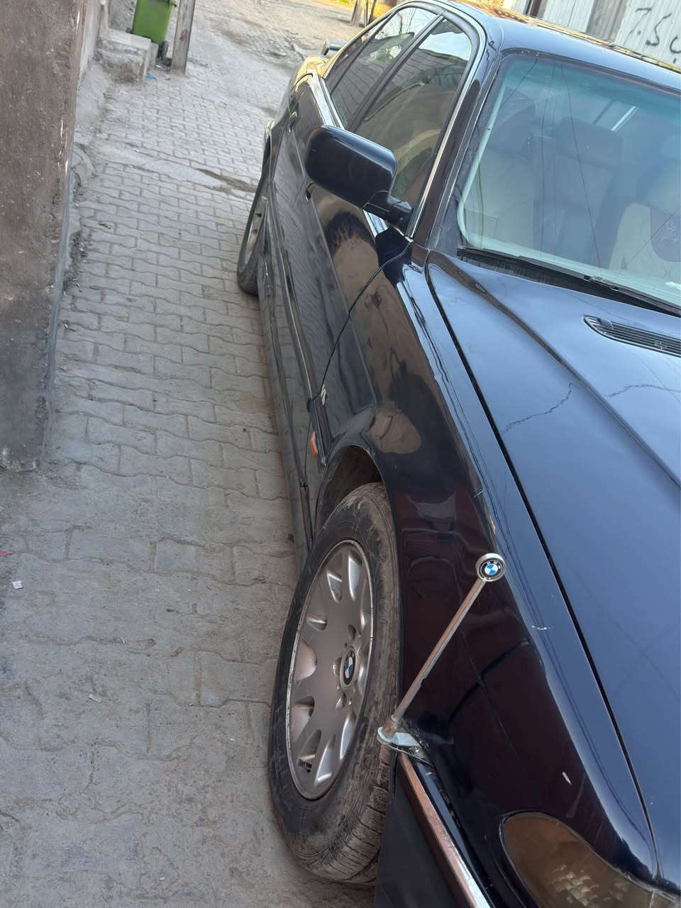 السلام عليكم بي ام كاسحه 730 اصل وفصل بليته وسنويه ومكينه موديل 1995 اصل ماملعوب بيهة  رقم بغداد دولي بسمي هزه جديده صبغ جماليه فقط بدون اي تبديل دواخل مرتبه حلوه كير مكينه جدد خير من الله حداديه جديده تبريد ثلج كشنات كهرباء شغالات تدفئه كشنات شغاله برده خلفيه بلاديه تليفون بلادي (لايعمل) خزن كشنات ٣ حركات شغال ستيرن كهربائي مثبت سرعه بلادي تحكمات ستيرن (شريط ستيرن واكف) فتحه بلقماره نقوصات بيهة طوافه البانزين بيهة خلل والسلايت السجج مالته بيهن وصاخه جامات الخلفيه بيهن سيام مكطعه ماطورات كلهن شغالات الجام والفتحه تايرات وباتري نضاف ويل كب كاسحه الماني اصلي شرط العده البلاديه بيهة ماملعوب بيهة  مابيهة صرف بانزين ابد منضومه البانزين كلهة جديده جاهزه عده النقص الذكرته ترايهة زيرو ناعمه كلش وين ميعجبك اطلع وراسك بارد السعر ٨٠ مكاني بغداد الدوره *********** Colombo, Sri Lanka
