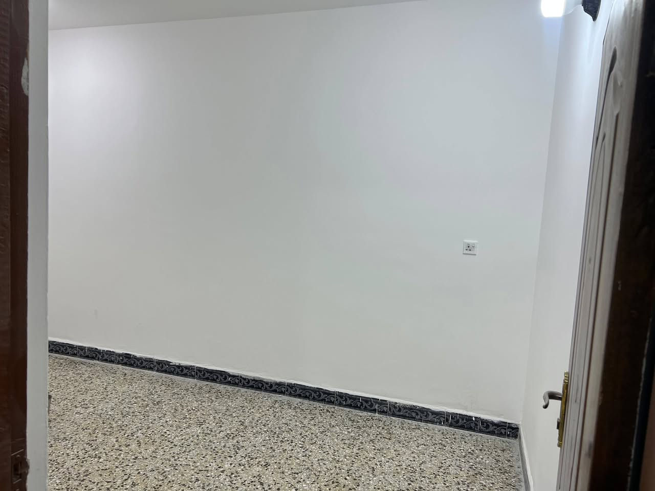 السلام عليكم
مشتمل للبيع في الدورة موقع مميز جدا  وبناء حديث مكون من ثلاث طوابق يحتوي على ٣ غرف نوم وصالة والملحقات للبيع فقط موقع مميز قرب جسر الميكانيك في الشارع الخدمي المحاذي لسريع الدورة بحيث يبعد عن السريع ٢٠٠ متر مساحته ٥٠ متر واجهة ٥ ونزال ١٠ متر طابو زراعي سند ٢٥ اقرار محكمة 
موضح امامكم موقع الدار
السعر ١٠٠ مليون للتواصل على الرقم ***********
