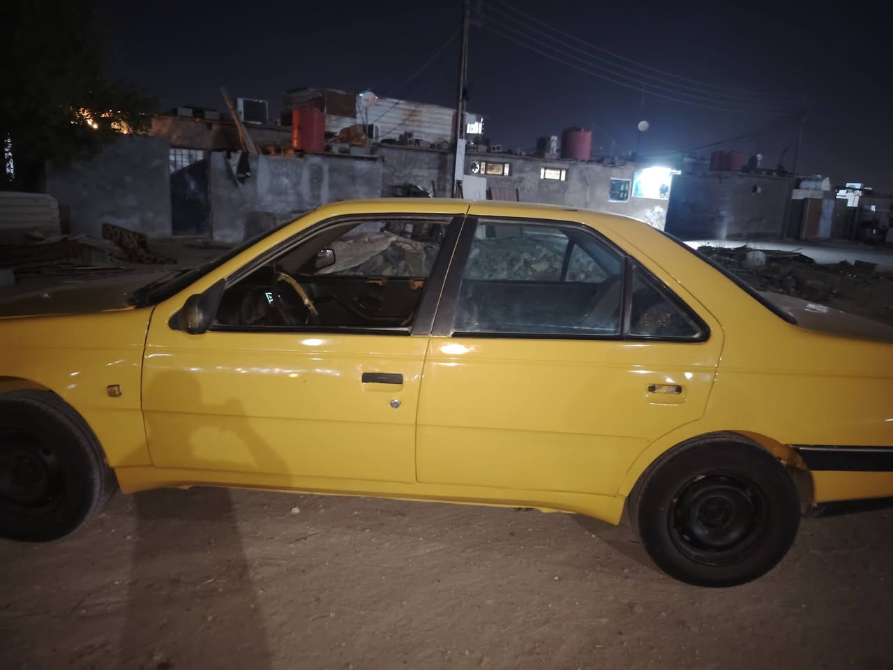سلام عليكم سياره بيجو 405 تخم تاير جديد حداديه مكينه نص عمر سياره بسمي وتنتهي سنويه تاريخ 29 مكان بصره قبله مصبوغه عام جماليه تحويل ثاني يوم سعر 24 بيه مجال *********** يشتغل بس واتساب حبايب بس غرفه يراد اله ترتيب بصيط
