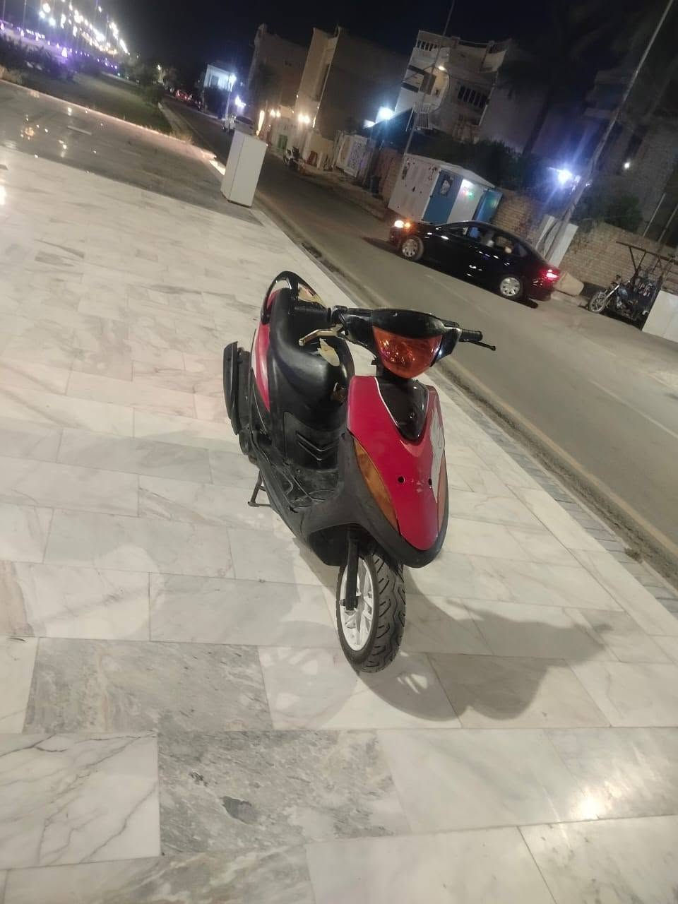 ماكس 49 للبيع  كفراتها الاصليه سلف هندر مكينه ناعمه خرسه شرط شلعه معدل حلوه دراجه كامله سعر 450 وبيها مجال مكاني كوت شراي يتصل ***********
