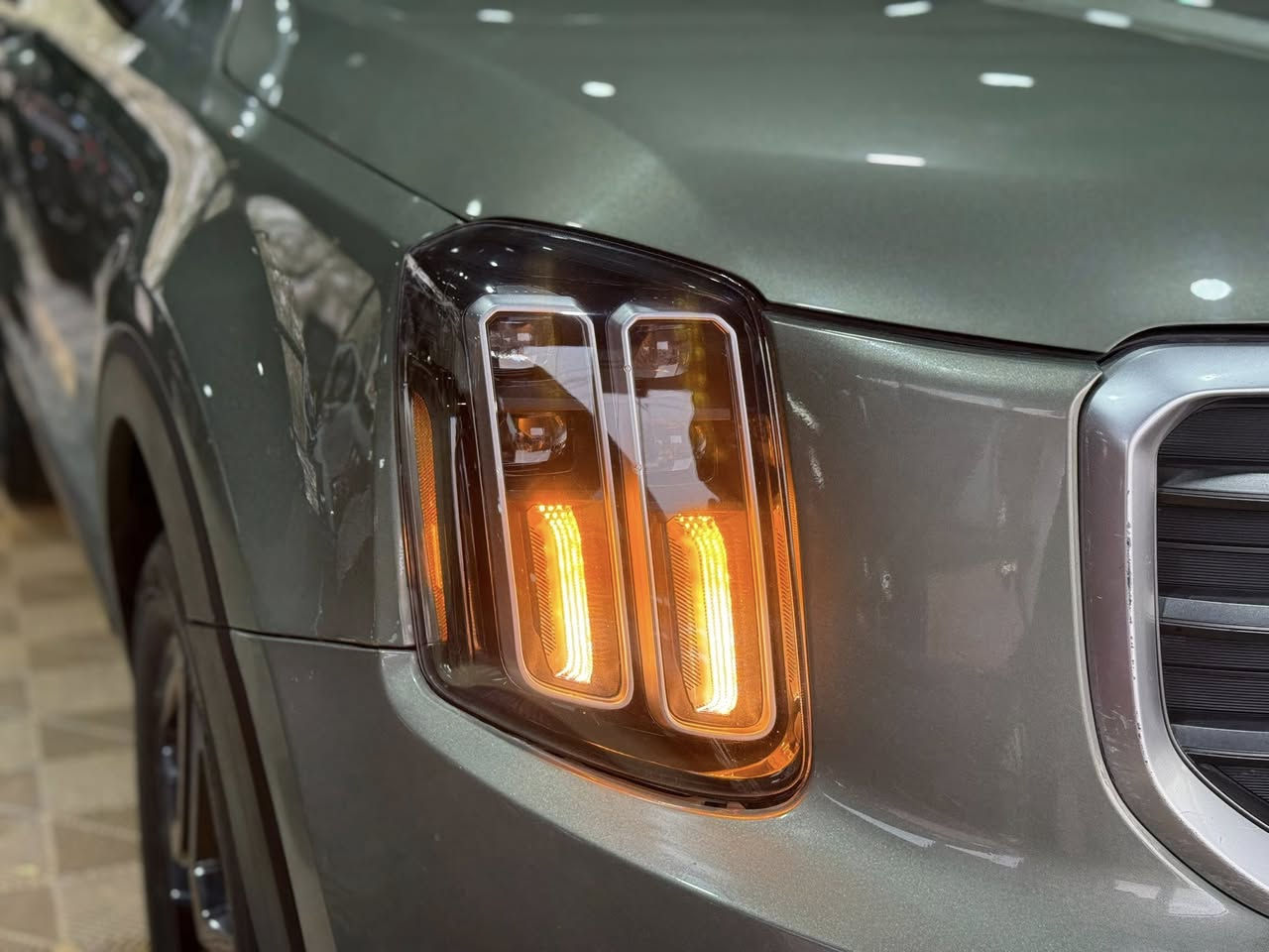 #المركبة : كيا تيلورايد EX - LINE فول مواصفات موديل 2023
#الضرر : تصليح جاملغ امامي ايسر PDR على البارد فقط
#الكفالة  : نكفل السيارة من الصبغ والتبديل والغرق
#الرقم : اربيل الحديث ( تحويل او وكالة )

#المواصفات :

▪️السيارة : #كيا #تيولارايد
▪️المحرك :  V6 سعة 3.8 لتر بقوة 295 حصانًا
▪️حجم الويل : ويل كب حجم 20 اصل مع طقم تايرات بحالة ممتازة
▪️شاشة لمس كبيرة مقاس 12.3 بوصة
▪️مصابح امامية زنون
▪️بصمات عدد 2 للأبواب مع بصمة جنطة وبصمة تشغيل وتشغيل عن بعد
▪️شاحن لاسلكي ( واير ليس )
▪️رادار امامي مانع تصادم
▪️حساس خلفي اصل
▪️تحذير الخروج عن المسار
▪️تحذير النقطة العمياء
▪️مقاعد تبريد وتدفئة
▪️تدفئة مقود القيادة
▪️كامرة خلفية دوارة اصل مع الستيرن
▪️تحكم فول كهرباء لكرسي السائق والراكب
▪️ذاكرة كشن لحفظ وضعيات الجلوس ( ميموري )
▪️سستم صوت
▪️تشغيل عن بعد
▪️صندوق كهرباء
▪️صف ثالث من المقاعد 7 راكب
▪️اوتو هولد 
▪️تحكم ستيرن جهتين بلوتوث وحاكية وكروس سرعة وتحكم صوت 
▪️نظام ABS مانع انزلاق
▪️السيارة جديدة وبوضع الشركة.

السعر المطلوب : 294 ورقة مع المجال.

 
الاتصال على : ***********

معرض سما دبي لتجارة السيارات والمزادات الامريكية
النجف - المدينة المائية -مقابل حي الجامعة

ولمشاهدة المزيد من السيارات الخاصة بمعرض سما دبي  للسيارات الامريكية زورو موقعنا على الرابط التالي:

‏https://m.facebook.com/معرض-سما-دبي-لتجارة-السيارات-والمزادات-الامريكية-109437940947714/?ref=bookmarks
