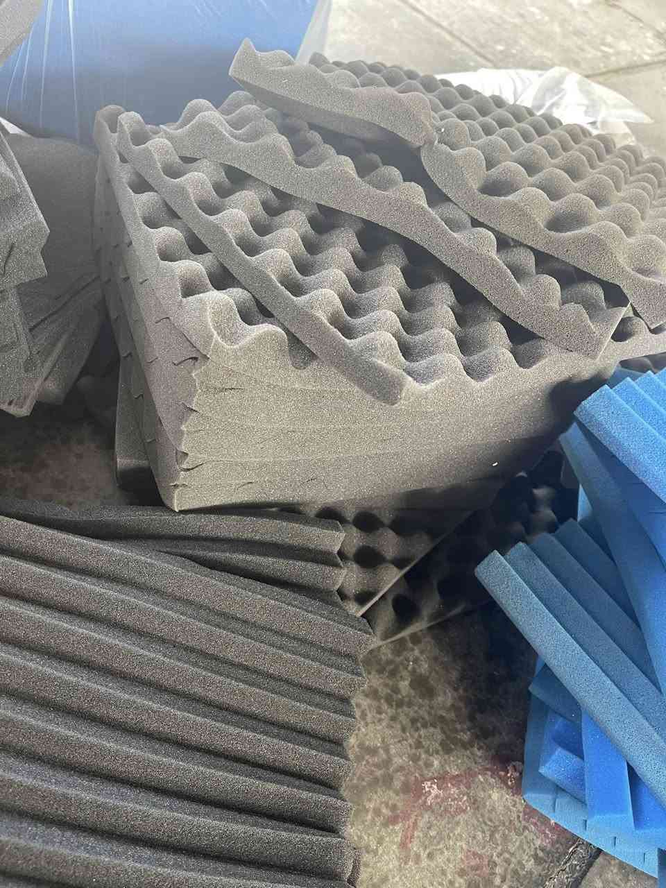 تستخدم هذه الألواح لامتصاص الموجات الصوتية وتحسين جودة الصوت في الغرف. 
تستخدم في استوديوهات التسجيل، غرف السينما المنزلية
الوظيفة: تساعد في المعالجة الصوتية (acoustic treatment) والعزل الصوتي 
عدد 130 قطعة 
اللي يريدهم يكتب سعر


**إذا كنت صاحب هذا الإعلان وتريد حذفه لأي سبب، رجاءا أرسل رسالة إلى الدعم الفني**