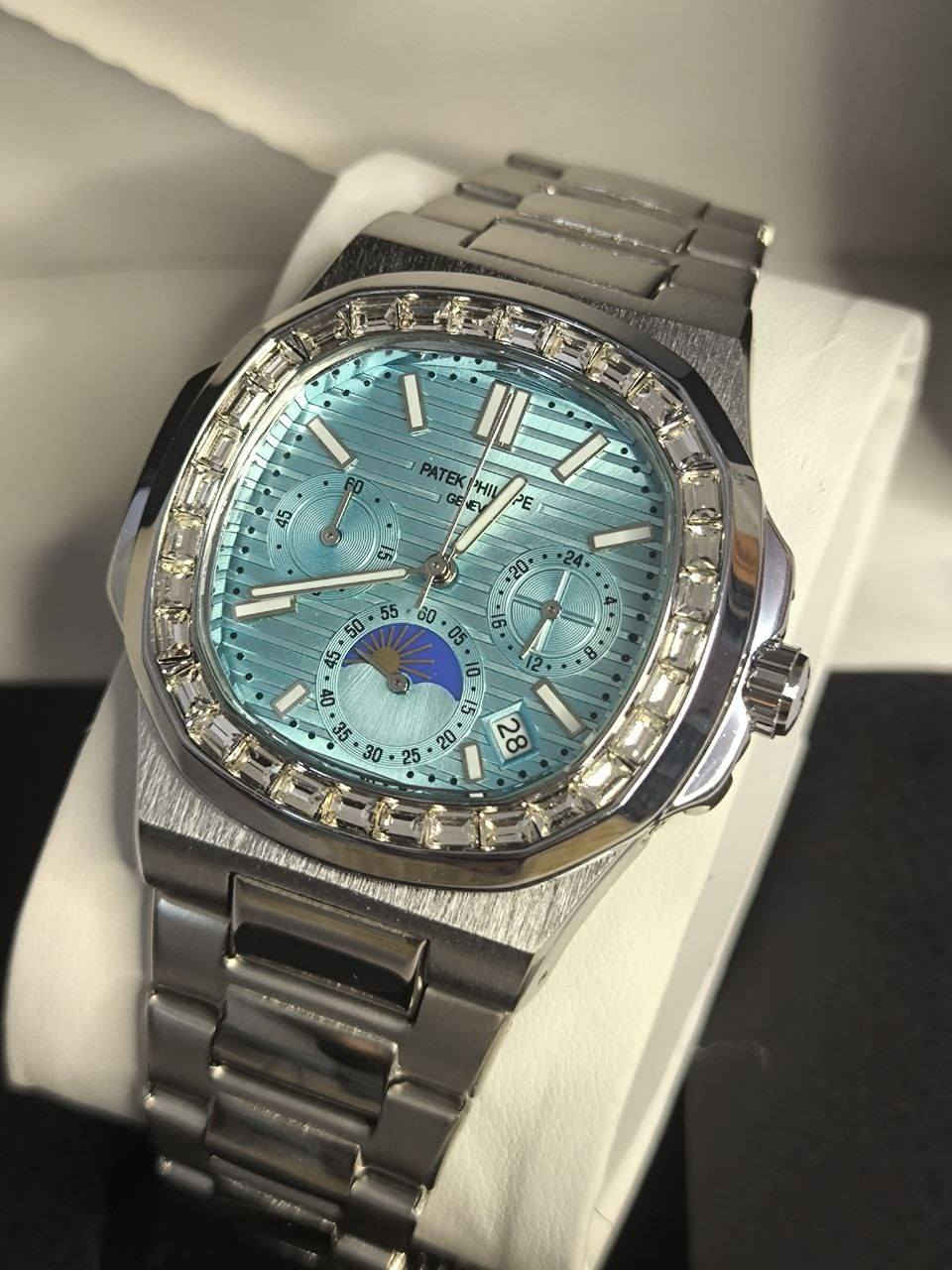 ساعة باتك فلب PATEK PHILIPPE مشذر
تحفة فنية 
لرجال الاعمال
مكينة كوارتز ( نظام ستوبوج ) جميع السناتر شغالة
ثلاث تحكما ( 1 ظاهري و 2 مخفي )
هيكل يتانلس ستيل والطوق مشذر دايموند
ميناء مميزة مزودة بمنفذ تاريخ 
زجاج معدني ضد الخدش
مقاومة الماء والغبار 
 قفل فراشة مختوم حفر 
ساعة مختمة بالكامل

🔴ملاحظة متوفر قطعتين فقط 

السعر :- 40 ع اول تم 
للحجز والاستفسار يرجى مراسلة الصفحه


**إذا كنت صاحب هذا الإعلان وتريد حذفه لأي سبب، رجاءا أرسل رسالة إلى الدعم الفني**