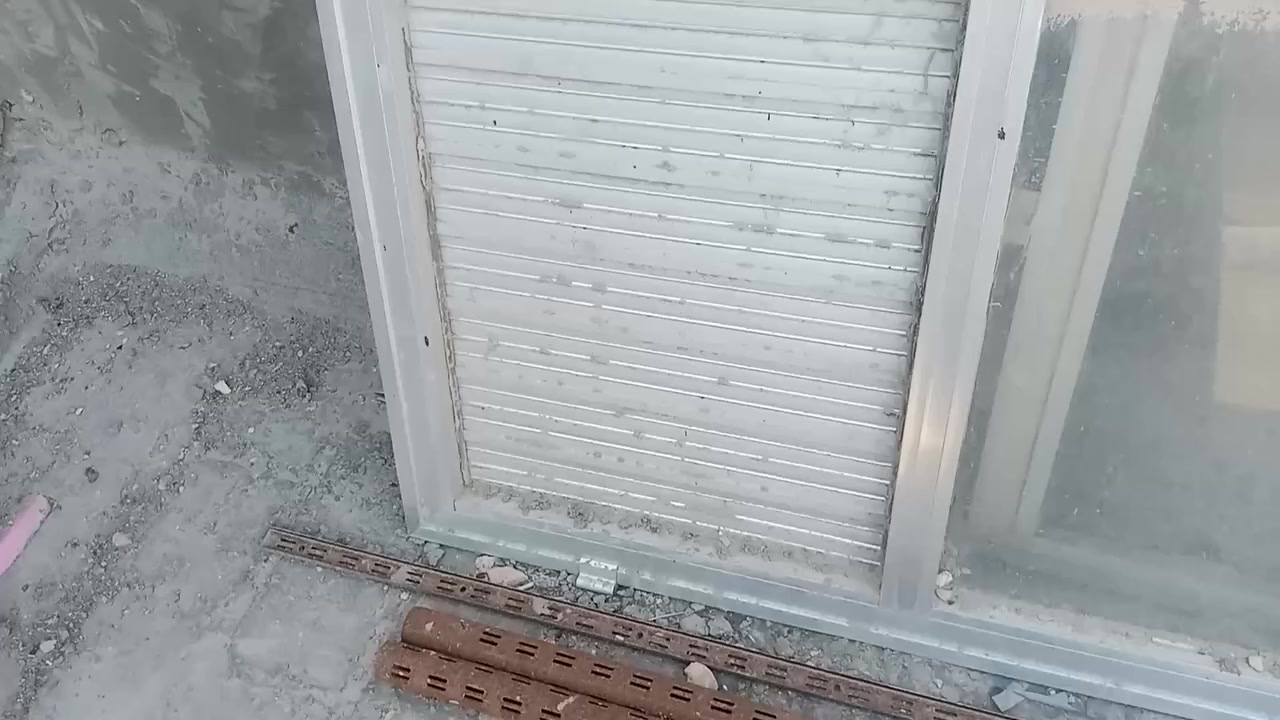 سلام عليكم باب المنيوم نضيف بس عايزه غسل سعر 50 مكاني نجف ابو صخير /***********
