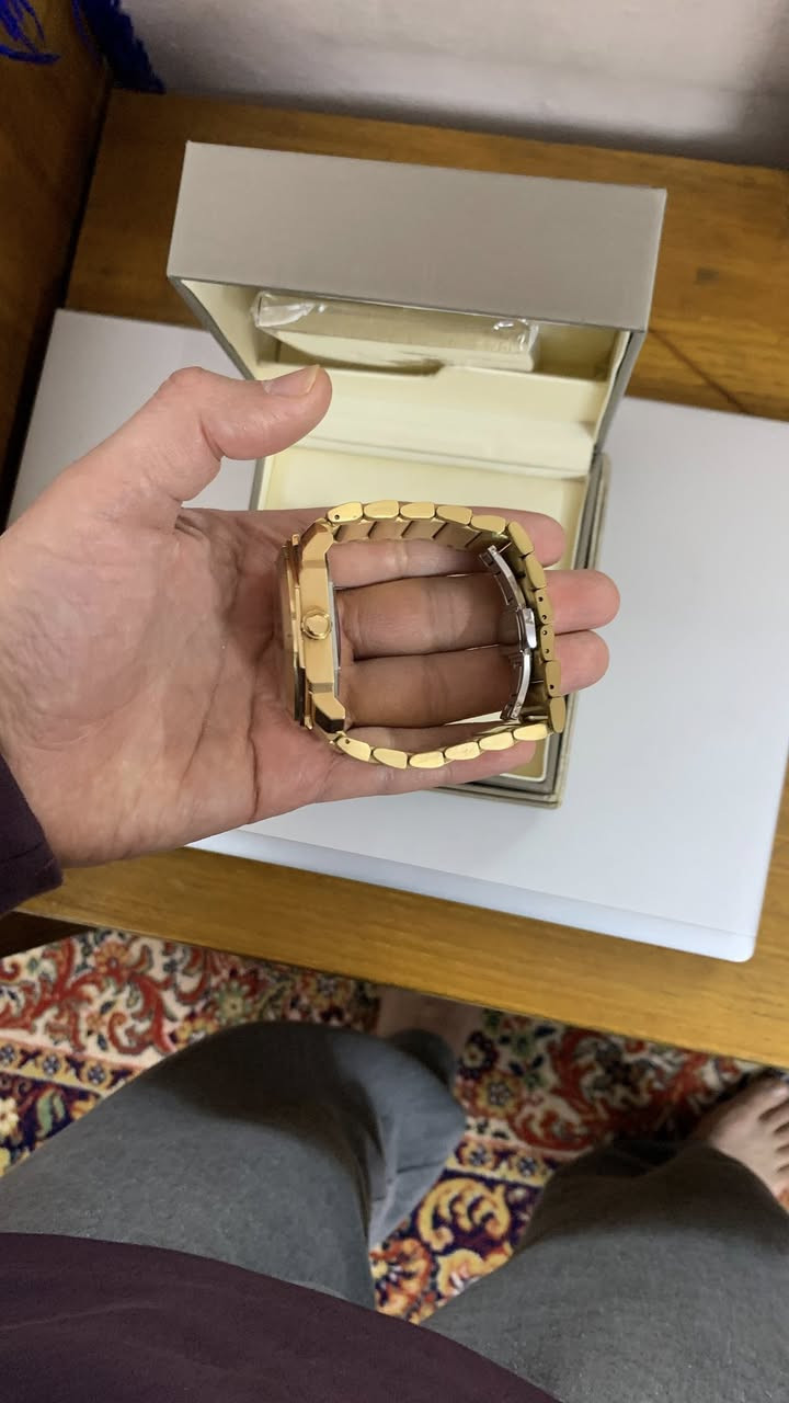 ساعة بولغري ماستر مع الملحقات
المكينة اوتماتيك ياباني 
معدن ستانلس ستيل
***********
بغداد - المنصور
السعر 115 مجال بسيط
