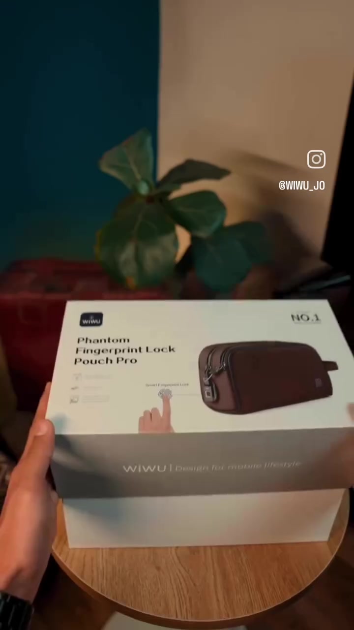 WIWU PHANTOM PRO

حقيبة مستمسكات شخصية مصنوعة من الجلد 

جلد اصلي و بجودة عالية مقاوم للتلف و التشققات و الماء
تحتوي على خانتين تخزين تكفي كل اغراضك
تحتوي على بصمة اصبع للخصوصية مع امكانية تخصيص اكثر من اصبع للبصمة
ضمان لمدة 12 شهر على البصمة

للطلب و الاستفسار تكدرون تراسلونا على الصفحة او على رقم الواتس اب
***********

#wiwu 
#iraq
