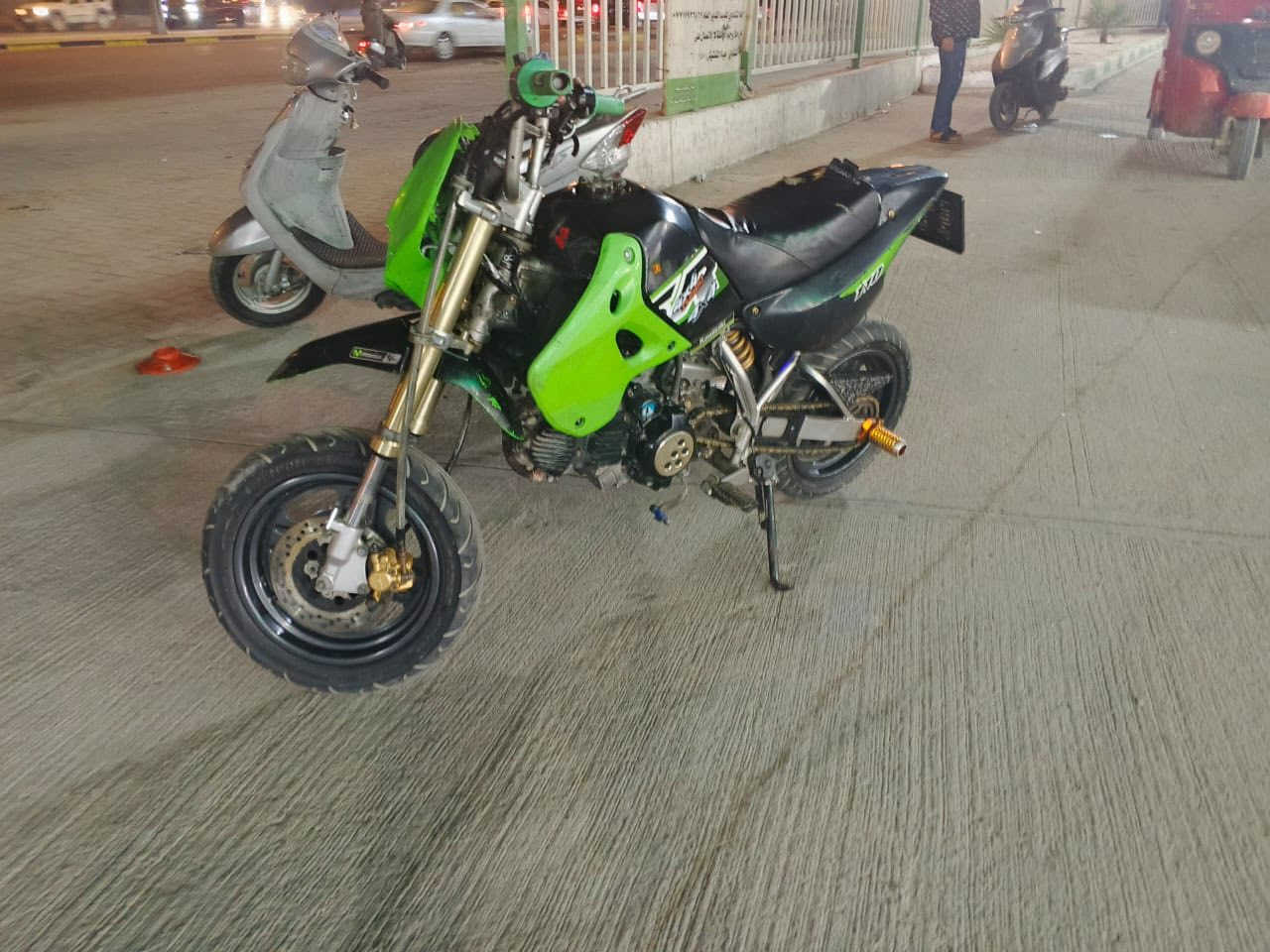 سلام عليكم منگار ياماها ياباني الاصلي دراجة شلعة وسرعة تخبل دراجة رايدها ب١٠$ مكلف بلنشر فقط هاذ رقم راعيها *********** العنوان البصرة الاصمعي
