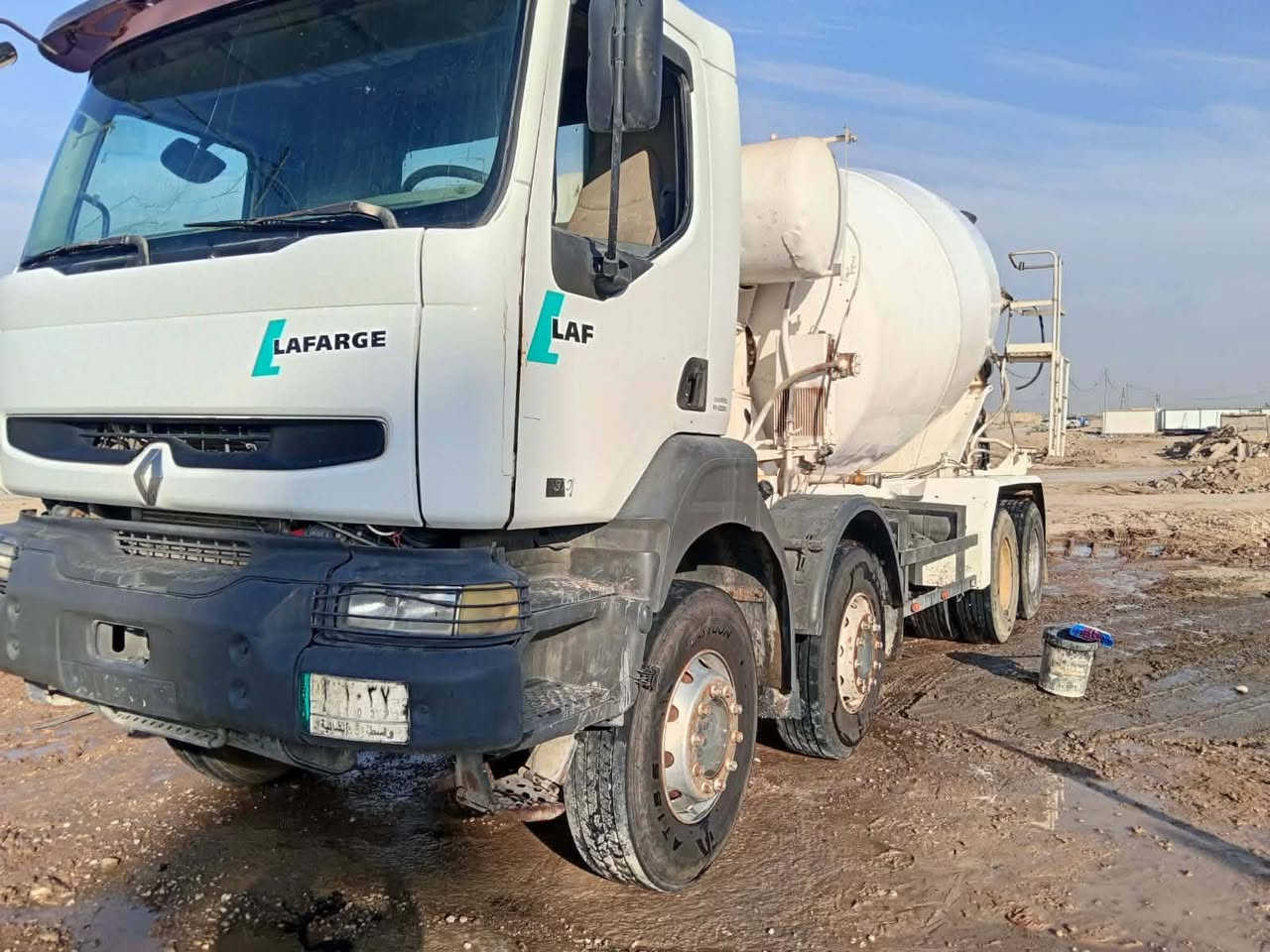 للبيع 2002 رقم واسط مكينة 420 گير حصيرة سعرها 260 وبيها مجال 
وات ساب ***********
