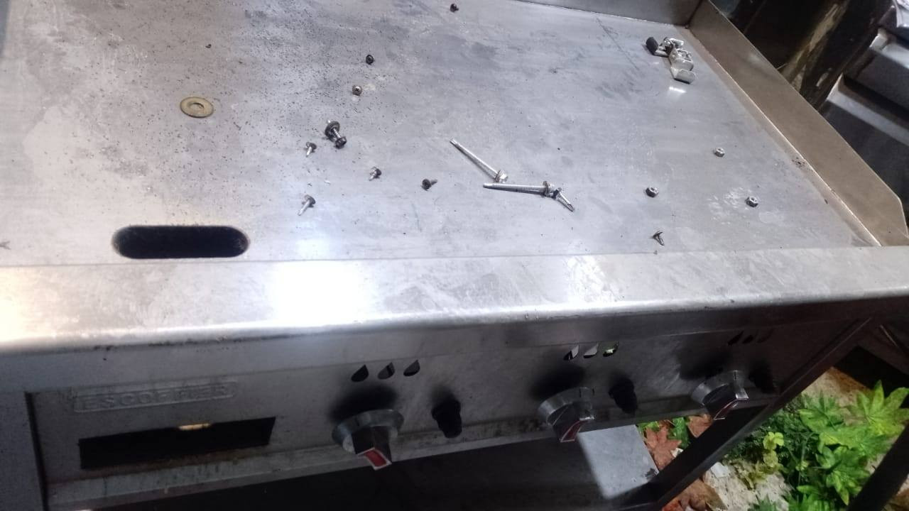 غراض مطعم للبيع 
بغداد
***********
