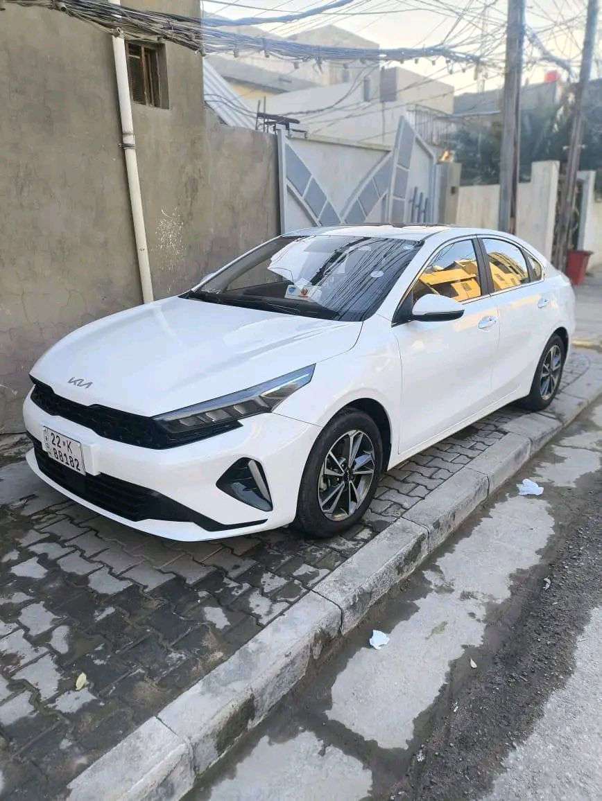 السلام عليكم 
كي 3 ماشيه 52 قابله للزيادة 
موديل 22 
فقط الجاملغ الامامي صوب الصدر بارد قليل
 السعر 136
 فول مواصفات اشارة لكزز تبريد خلفي للاستفسار الاتصال ***********  النجف
