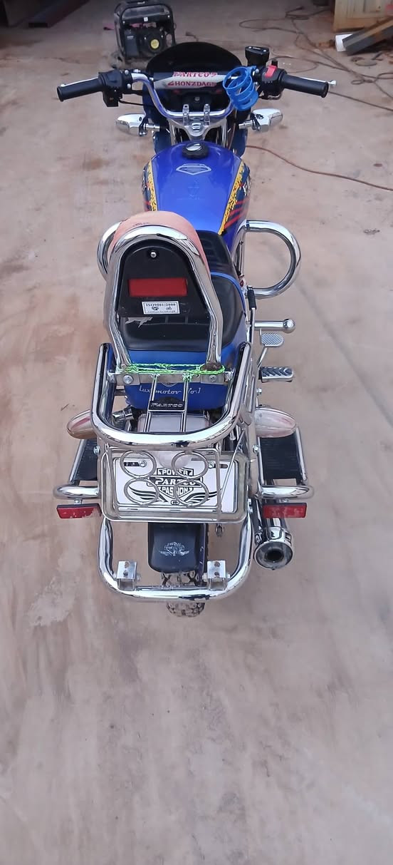 للبيع بارت عيتاني سوري2024.  (200cc) منفيس موجود 
كهربائيّات كلو شغال بشرط 
تايرات جوبلس ماطور بعده  بحال الشركه 
تواجد أربيل قريب مامزاوه السعر 550$ بي مجال
للتواصل واتساب ***********
