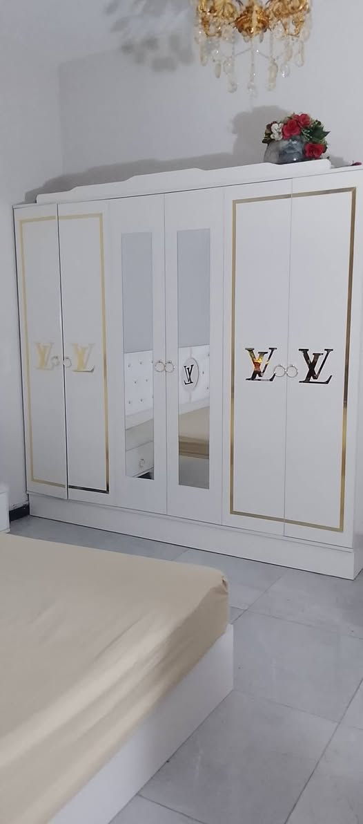 السلام عليكم غرفه نوم للبيع جديدا جدا
العنوان بغداد حي العامل السعر 650 وبيها مجال 
***********
