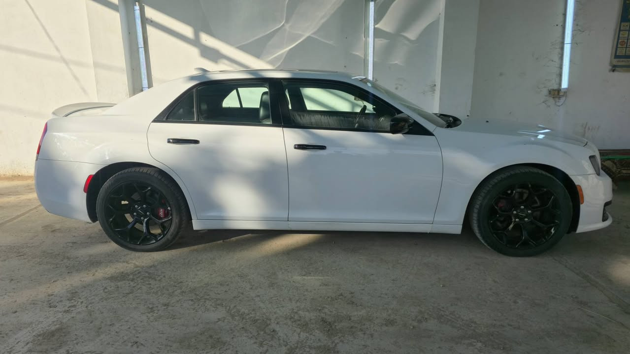 كرايسلر 2016 S (كلين تايتل) 
فول مواصفات
رقم سليمانية بأسمي تحويل مباشر  

ماشية 91 الف ميل 

السعر 260 

***********
