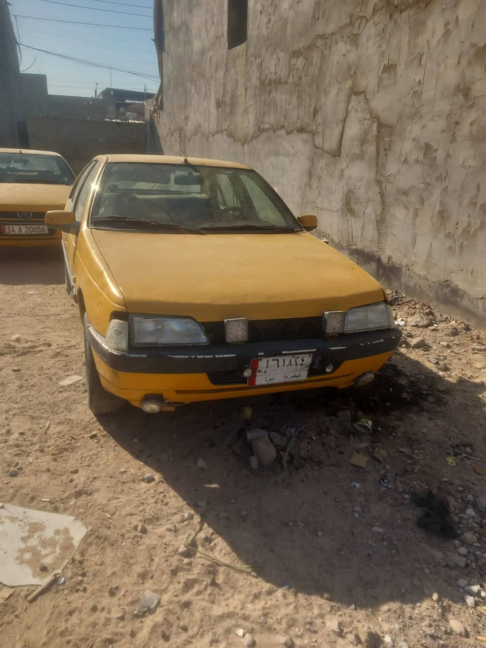 بيجو 405مديل 16راعيها موجود تبريد ثلج كير زين لا يفلت ولا بي شي كهربائيات كلها شغاله بس كايمه السعر  17وبيها مجال العنوان بصره ابو الخصيب ***********
