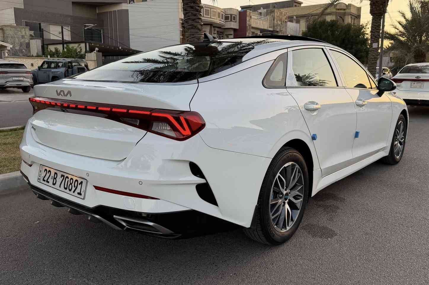 السلام عليكم
للبيع كيا k5 2022 خليجي وكاله nim فول 1/1 
بانوراما كراسي كهرباء كشنات تدفئه سايد بريك بصمه 
بصمه وتشغيل عن بعد مكينه 2000 دوش شاشه اصليه كار بلي وكامره ماشيه 44 الف كيلو سياره جديده حيل ومكفوله عدا بارد بسيط رقم اربيل تحويل او وكاله مكاني بغداد السيديه للاستفسار اكثر اتصل 
+964 770 180 8310
