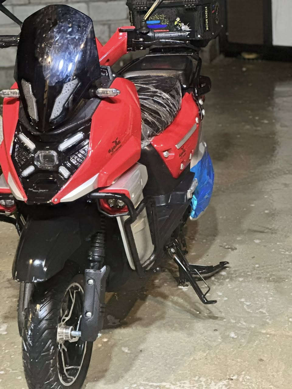 دراجة اباچي 2026
دراجة نضيفة كلش بوضع الوكالة

6 بطارية الدبل المسطرة (جرافين) 36A/72v

تقطع مسافه 70km بالشحنه الواحدة وحسب الوزن والسرعه

تشغيل بصمه + سويج 

سرعتها 90 حقيقي مو وهمي 

شلعتها قوية لدات امامية خلفية 

بريكات Hydraulic دسكات

مخرج شحن USP

اطارات قياس 12cz جبلي

دبلات خلفية غازية

شاشة كبيرة لعرض السرعة والاعطال

ملف 2000 نحاس  

استخدام ٣ اشهر فقط واستخدام قليل

السعر(1250) وبيها مجال شوية

مكاني بغداد الطارمية

الاتصال ***********

*********** واتساب
