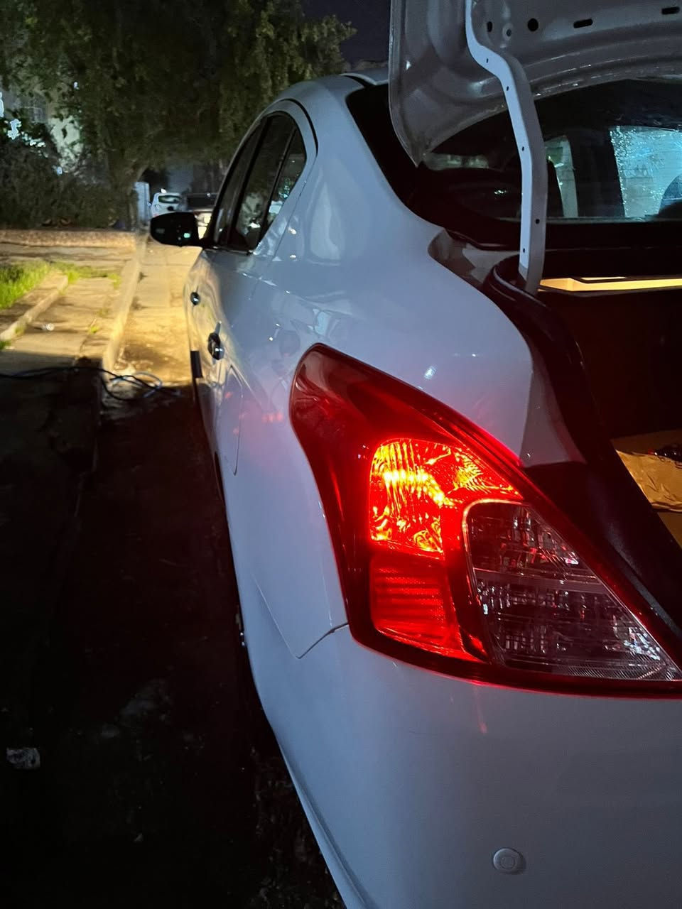 سلام عليكم نيسان سني موديل 2025 كفالة عامة ماشية 9000 كيلو
شاشة كامرة حساسات 4 جام كهرباء قطعتين تبريد دوشمة كشنات وارضية رقم اربيل تريد تحويل او وكالة السيارة جاهزة من كلشي 
السعر 130 وبيها مجال بسيط 
مكان السيارة بغداد/الجكوك
للأستفسار / ***********
