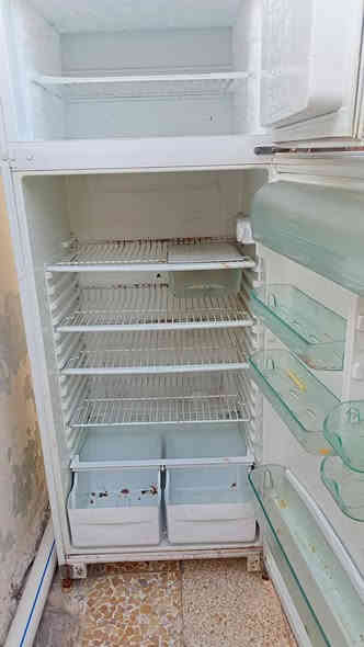 ثلاجة للبيع 
نظيفة
شغالة
العنوان حي التحرير مقابل جامع ال البيت داخل الفرع 
السعر ٩٠ الف وبي مجال للطيبين 
*********** عثمان العبيدي موصل
