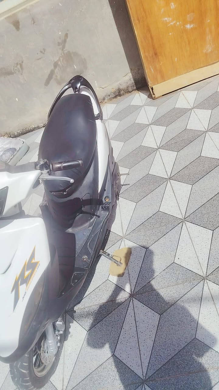 دراجه ماكس عدله سلف وهندر ماكينه مفتوحه اي نقص ما بيها كامله مكمله السعر 375 وبيها مجال الشرا يجي خاص رقمك *********** العنوان حله شارع 80
