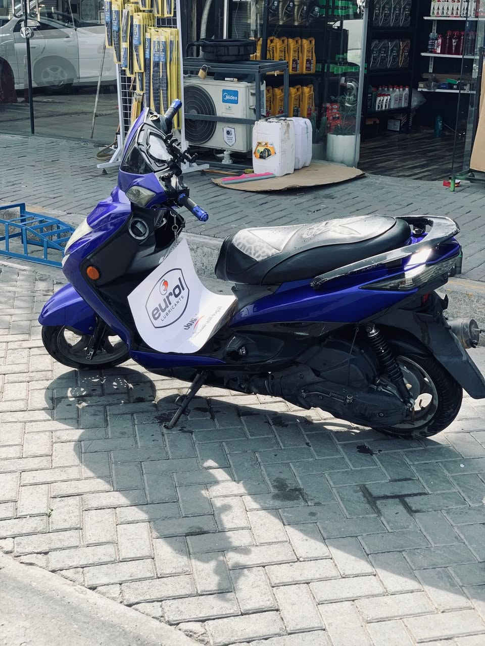 السلامع عليكم سكنس للبيع طبعا بل حقيقه احله المحرك كاتم خير من الله الدراجه بيها نقص استاند تعليك فقط
ودوسه اليسره بيها دبلات 7 الوان رياضيه بلاديه وياها اجت استاند حساس الدراجه خير من الله الدراجه 12 ورقه وبيها مجال شي بسيط حك الجيه مكاني العامريه الدراجه تاخذها كبل للشارع *********** خابر وتدلل
