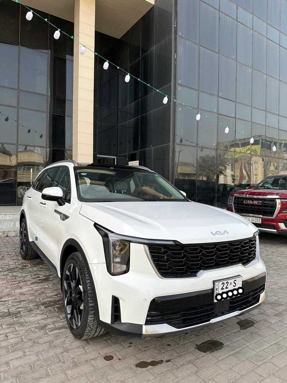 🚘 كيا سورينتو 6 سلندر – موديل2025 (خليجي)وكالة(اكدال)
🔧 المحرك:
• 6 سلندر – 3500

🛣 ماشية:
•16،000 كم

🔑 التشغيل:
• بصمة تشغيل
• تشغيل عن بُعد

🪑 المقاعد:
• مقعد السائق والراكب كهربائي ⚡
• مقاعد جلد
• تدفئة وتبريد للمقاعد الأمامية ❄🔥
• ستائر جانبية للمقاعد الخلفية
. تحكم جانبي لمقعد الراكب

🛡 أنظمة الأمان:
• نظام كاميرات 📸 (2 كاميرات)
• رادار خلفي لتجنب الاصطدام عند الرجوع 🔙
• حساسات أمامية وخلفية
• مانع انزلاق
• مانع انحدار
• حساس تايرات

🚦 أنظمة القيادة:
• 4 أنظمة قيادة
• أوتو هولد
• هاند بريك بصمة

💡 الإضاءة والمظهر:
• أضواء ترحيب عند الاقتراب مع ترحيب داخلي ✨
• إضاءة LED أمامي وخلفي
• إنارة محيطية داخلية
• إشارات بالمرايا

📱 التقنيات:
• شاشة عدادات رقمية
• شاشة لمس متغيرة للتحكم بالميديا أو التبريد
• شحن لاسلكي للهواتف 🔋
• مرآة داخلية ذاتية التعتيم
• فول تحكم استيرن
• منافذ Type-C في الكشنات

❄ التكييف:
• تبريد 3 مناطق

📦 الصندوق:
• صندوق خلفي كهربائي

🛞 الإطارات:
• قياس 20 إنش

📍 المعلومات:
• رقم أربيل – تحويل ثاني يوم
• مكان السيارة: بغداد
• باسمـي شخصيًا
• البيع فقط
السعر 53،000 مليون

📞 للاستفسار:
***********
