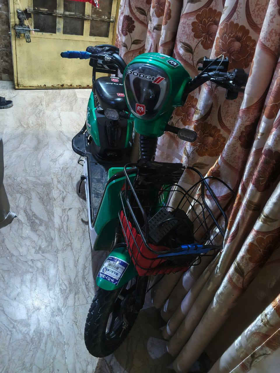 السلام عليكم 
دراجه شحن جديده قبل شهرين نازله من رمبه 
السعر 300 وبيها مجال
للاستفسار: ‏‪***********‬‏
