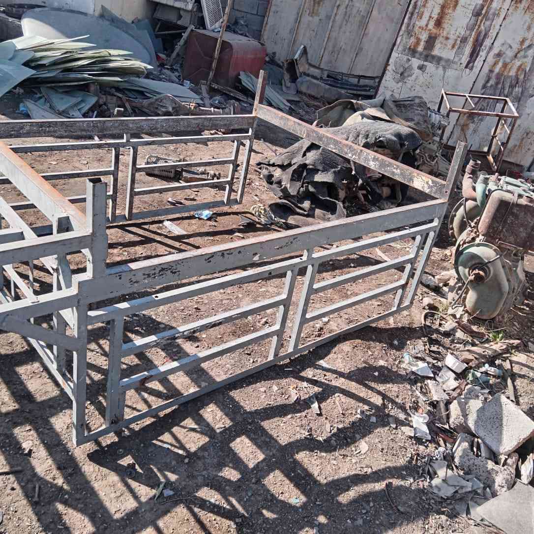 السلام عليكم اخوان يوجد محجر ببيكم 80 للبيع وكذلك يوجد مكينه وكير سمنت مع التفرعات قرب دائره المرور ديالئ للاستفسار او الاتصال على الرقم ***********
