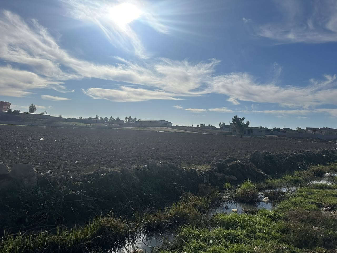 السلام عليكم
قطعه ارض للبيع 
200 م 
العنوان العباسيه مدخل العباسيه 
يوجد ماء وكهرب 
زراعي سند ٢٥ 
بيها وصل بلديته الحدباء 
***********
***********  السعر مناسب جدا
