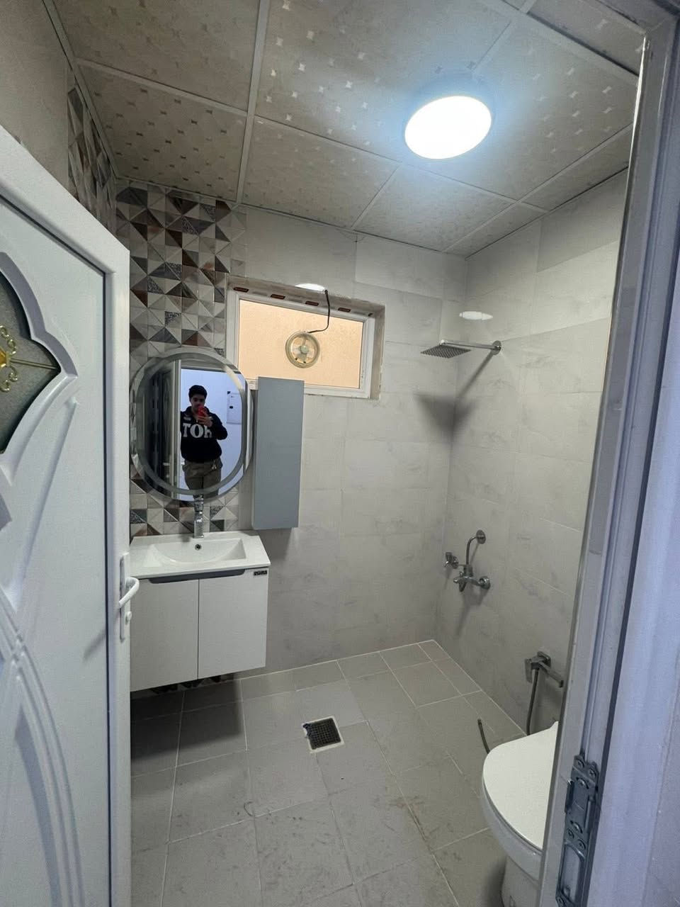 🏡🔥 للبيع بيت زيرو مؤثث – السيدية 🔥🏡

📍 الموقع: السيدية – مربع كامل ساجد
🧱 المساحة: 100 متر
📐 الواجهة: 5 متر

🔹 تفاصيل البيت:
🛏️ 4 غرف نوم
🛋️ صالة واسعة
🍽️ مطبخ حديث
🚿 خدمات عدد 2
🆕 بناء زيرو
🪑 مؤثث بالكامل
❄️ 5 سبالت LG
✨ كاونتر أنيق

💰 السعر: 420 مليون
🤝 قابل للتفاوض

📞 للاستفسار:
☎️ ***********
☎️ ***********
