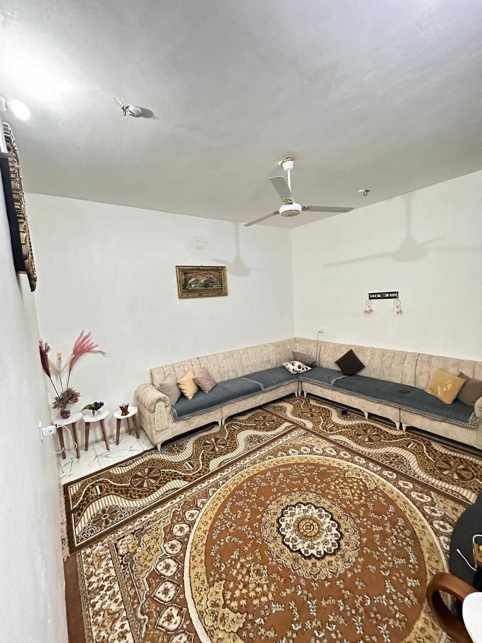 السلام عليكم بيت البيع زراعي حي لاسرئ سند ٢٥ مساحه ١٠٠ طابقين  بناء حديث الطابق الأول ستقبال غرفه نوم مطبخ   حمامات  داخليه وخارجيه  الطابق الثاني غرفه  وصاله كبيره  وصحيات كافه الخدمات شارع صب مجاري  قرب أسواق بيت سياب الاتصال ***********
