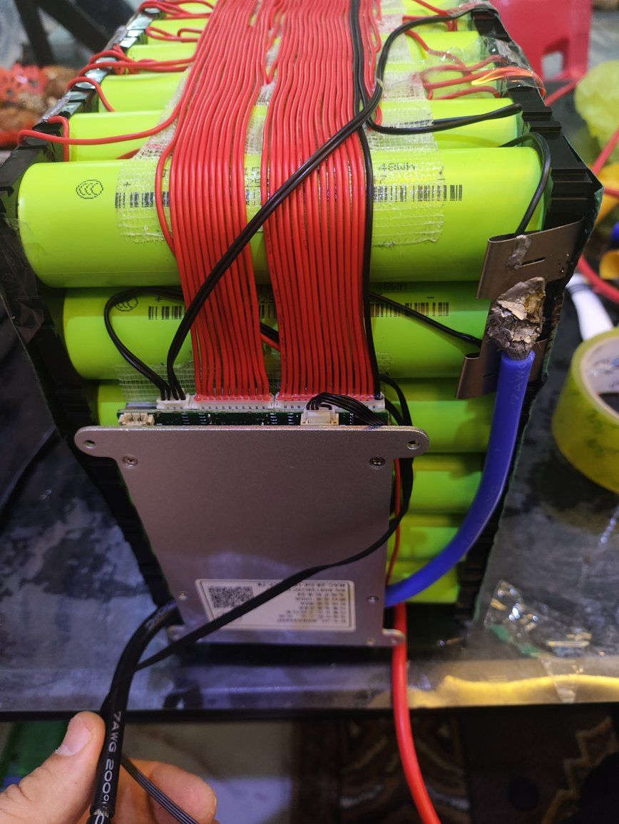 تم بحمد الله عمل بطارية ٧٢ فولت ٣١ امبير وتمت تجربتها على دراجة وحش الكون ٢٠٠٠ واط وكانت المسافة المقطوعة 55 كيلو متر بنسبة ٨٠ ٪من الشحن ( اي من ١٠٠٪الى ٢٠٪)
تم تاخير النشر لغاية تجربة الزبون للبطارية وارسال معلومات التجربة .. تجربة الزبون في اول تعليق


**إذا كنت صاحب هذا الإعلان وتريد حذفه لأي سبب، رجاءا أرسل رسالة إلى الدعم الفني**