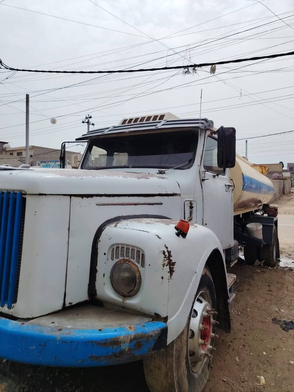 سكاني 111 سياره قمر بلاديه مكينه مال 112 رساله رقمها بابل اصفر السياره ما بيها تحويل راعيها باسمه ضرايب ***********
