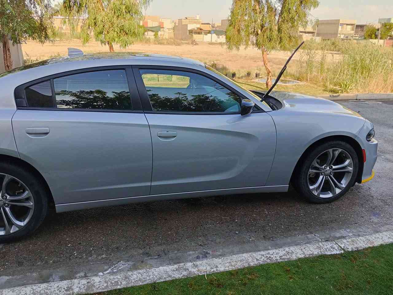 جارجر 2023 اخر اصدار من شركه دوج 
اخت الزيرو ماشيه 30
رقم اربيل بسمي  سنويه جديده ترقيم جديد تحويل اي وقت 
6 سلندر  
صبغ جاملغ جهة السايق والخلفي بدون دواخل بدون حادث للبيع 
حدثها خفيف كلش 
للبيع 265 وبيها مجال قليل ***********

