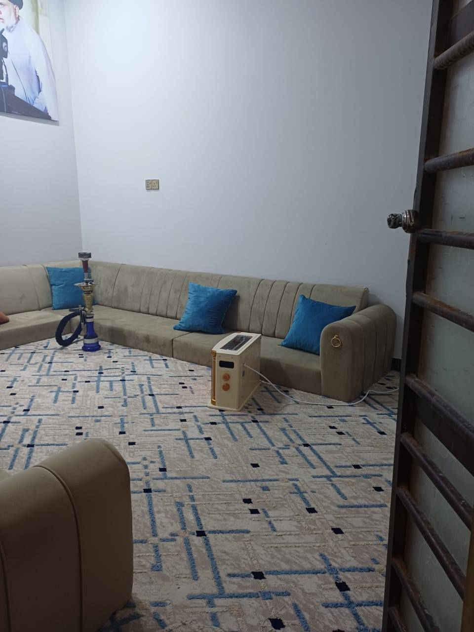 ***********تحية طيبة يوجد لدينا بيت مساحة 120في ابو خصيب ابو جوزي يبعد عن شارع سايدين 500متر يحتوي على غرف نوم و صاله و مطبخ و صحيات و ستقبال و كراج سعر 60قابل لتفاوض وقف شيعي مسجل بل سنه 25الف ***********
