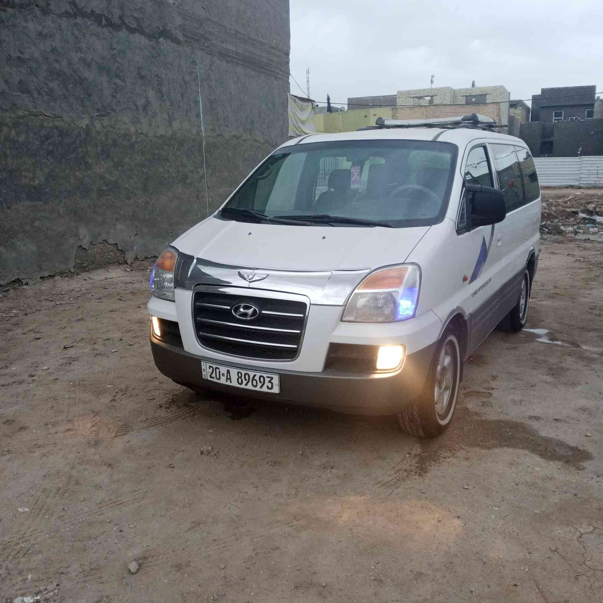 ستاركس موديل 2000محدثه 2007رقم انكليزي تحويل ثاني يوم مكفوله من الضربه والصبغ ما عده جاملغ مرشوش للجماليه بدون قطره معجون مكينه وكير مفتوح جاهزه تخم تاير حداديه جديد كهربائيات كله شغاله وجاهزه السعر 75وبيه مجال اني مكلف بالنشر اتصال ‏‪***********‬‏رقم صاحب السياره
