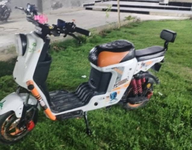 مستعجل عل بيع رجائن
 ماكو R9 بهيج سعر
السلام عليكم دراجه شحن R9 دراجه كامله بطاريات نضيفه اخت الجديده 
 بصمه سويج لايت دبلات جاهزه ما نقصه شي مكاني بغداد قرب الشعب
سعر 310 وبيها مجال بسيط
رقم الهاتف ***********
