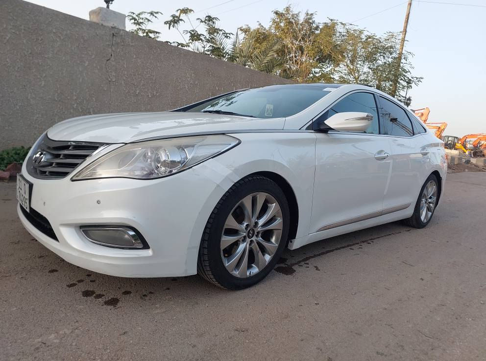 سلام عليكم ازيرا 2012خليجي vip فول مواصفات
فتحه بصمه دخول ذكي قطعتين تبريد داخل جلد بانوراما كشن  كهرباء مري شفط اشاير بالمري  منظومه زينون بصمه ابواب ٥ ويل كب تخم تاير حداديه شركه مماشيه هواي السياره نظيفه حيل تبريد تدفئه شركه كشنات تدفئه وتبريد فول الفول بيها ٣ قطع كلير بدون اي دواخل مكفوله من الدواخل 
السعر 107 وبيها مجال 
*********** بغداد, العراق
