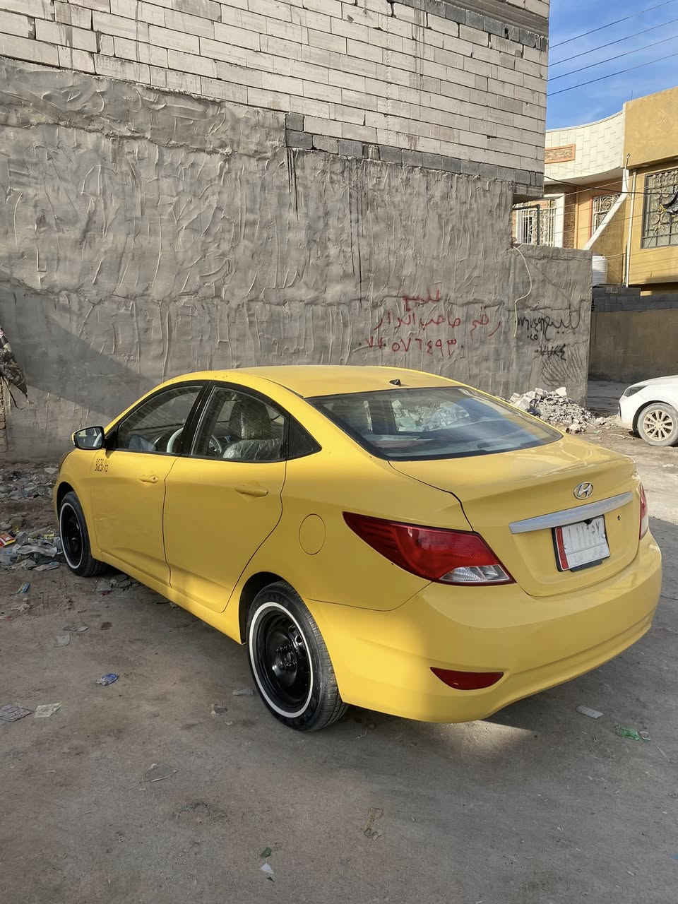 سلام عليكم اكسنت موديل 2013 بيه جاملغ وبنيد والباقي كفاله لونه الأصلي رصاصي خليجي السياره كلش حلوه ومرتبه احلى من الصور مكينه كير حداده تبريد تخم تاير كهربائيات كله جاهز تحويل ثاني يوم مكاني بصره سعر 75 مستعجل عله بيعته رقم الهاتف ***********
