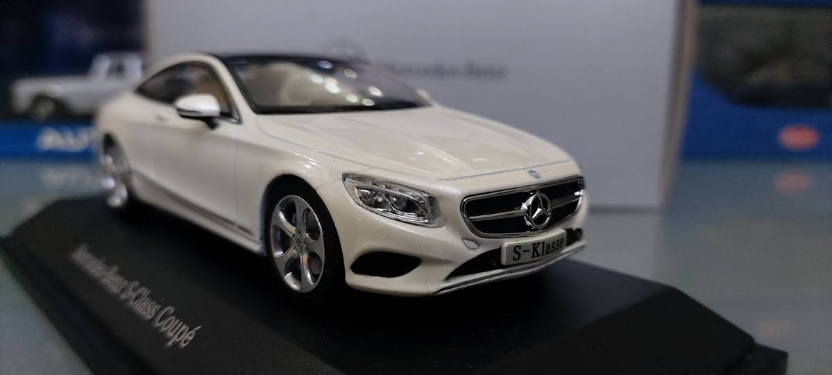 Mercedes S Class Coupe Dealer Edition Kyosho  1/43
 Messenger only


**إذا كنت صاحب هذا الإعلان وتريد حذفه لأي سبب، رجاءا أرسل رسالة إلى الدعم الفني**
