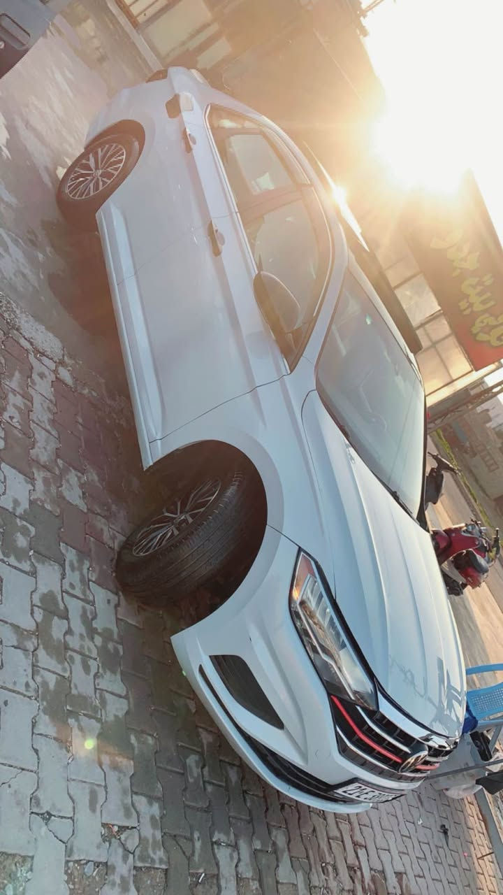 السيارة باسمي الشخصي (تحويل أو وكالة مضمونة 100%)
المواصفات الأساسية
• الموديل: 2019.
• اللون: أبيض ثلجي 
الرقم: سليمانية (بأسمي تريد وكاله او تحويل ).
• المشية: 107 ألف ميل• 
• البنزين: بطاقة بنزين موجودة 
• الضرر: جاملغ وبونيد فقط.
• الملاحظات: الضرر خارجي فقط 
• ⁠بدون شاصي وبدون دواخل (بشرط الفحص).
• ⁠الإضافات والمواصفات:
• الرادارات: رادار أمامي وخلفي للحماية والتنبيه.
• فتحة سقف: سلايد بنوراما 
• الداخلية: كشنات جلد أسود بلادي 
• الشاشة: شاشة لمس كبيرة تدعم (Apple CarPlay / Android Auto).
كاميرا خلفية بلادية.
• المميزات: تشغيل وإطفاء ذكي، ويل كب رياضي، إضاءة LED نهارية.
✅ حالة السيارة العامة:
• السيارة "مال بيت" وجاهزة من كلشي 
• تبريد ثلج، صدر ناعم، وما بيها أي نقص.
📍 المكان: [كركوك ]
💰 السعر: [145ورقه ]
📞 رقم الهاتف: [***********] كركوك, العراق
