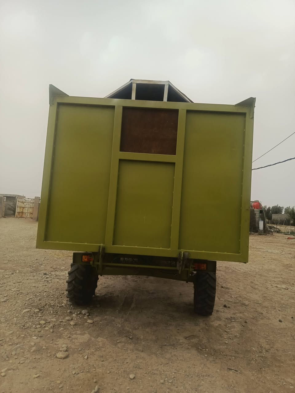 السلام عليكم  حاصوده معمل تبن للبيع نضيفه ادامه جاهزه للشغل تبريد ثلج تخم تاير
للاستفسار ***********
