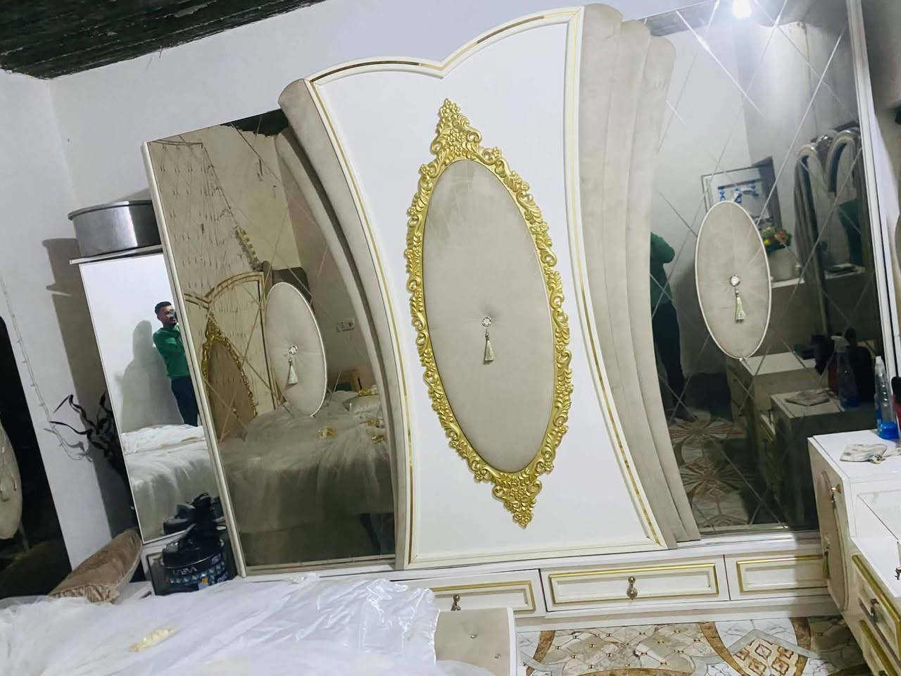 غرفه نوم للبيع السعر 800الرقم ***********
